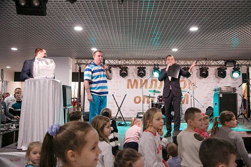Открытие ЦДМ и акция "Подарки на миллион"