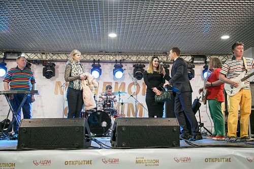 Открытие ЦДМ и акция "Подарки на миллион"